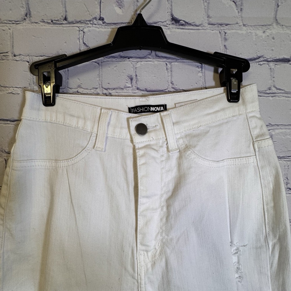 Fashion Nova Skinny Jeans Women's Size 7 White Mid Rise  Distressed made in USA